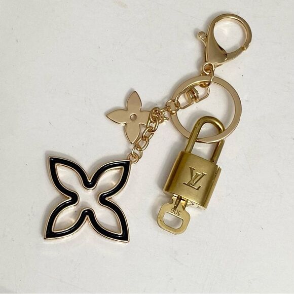 LOUIS VUITTON LOCK AND KEY 🔐 ON GOLD TONE KEYCHAIN #306 - Picture 1 of 8